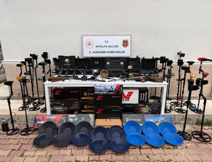 Antalya'da Dev Operasyon: 5 Milyon TL'lik Kaçakçılık Malzemesi Ele Geçirildi