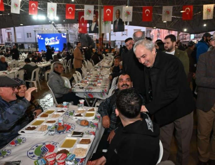Kepez’de Ramazan Bereketi: Altı Mahalle İki Büyük Sofrada Birleşti