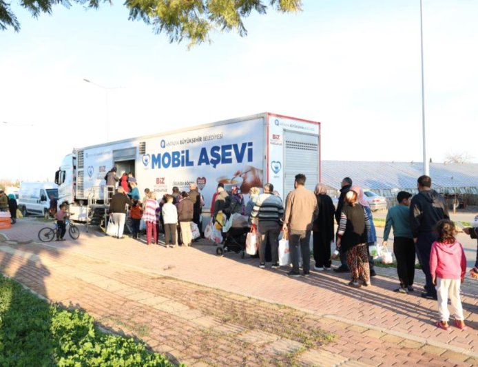 Antalya’da Paylaşmanın Tadı: Büyükşehir İftar Sofrasını Mahallelere Taşıyor