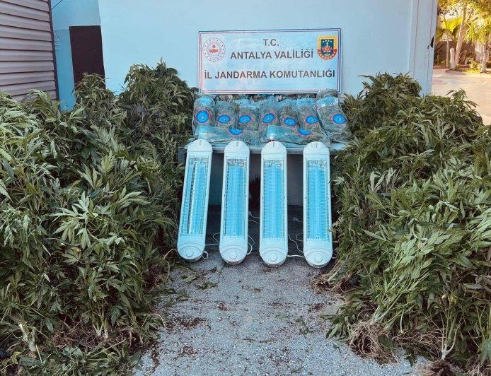 Antalya Aksu'da Jandarmadan Dev Uyuşturucu Operasyonu