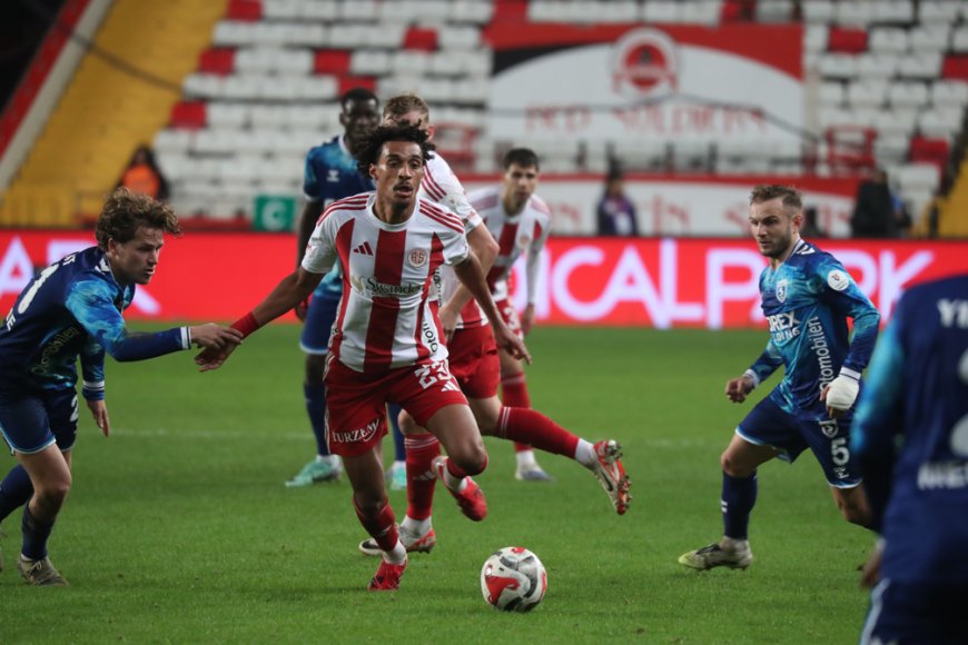 Antalyaspor Evinde Hata Yapmadı: Samsunspor’u 3 Golle Geçti!