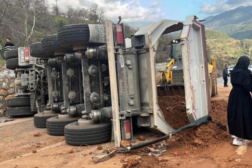 Antalya'da Freni Boşalan Tır Can Aldı! İşlemleri Tamamlanan Sürücü Tutuklandı