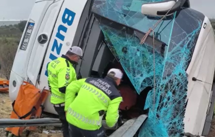 Antalya'da Feci Kaza! Yolcu otobüsü şarampole devrildi, ekipler bölgede.