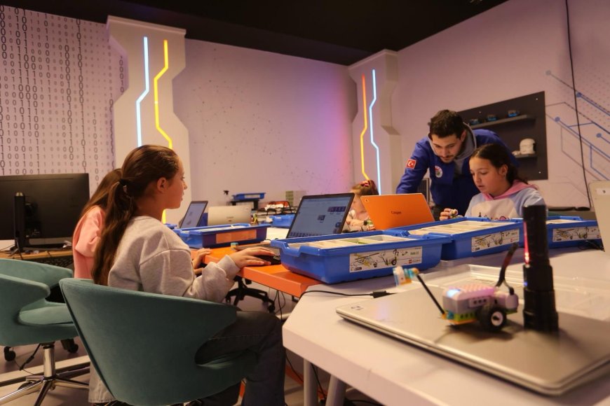 Küçük Eller, Büyük İşler: Antalya Bilim Merkezi’nde Ahşap Tasarım Rüzgarı!