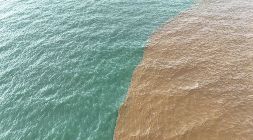 Alanya’da Gökyüzü Renk Değiştirdi: Önce Toz Bulutu, Sonra Çamur Yağmuru!