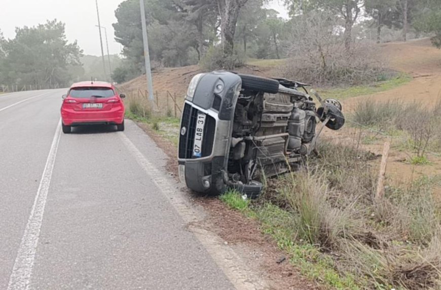 Manavgat'ta iki araç çarpıştı, ticari araç devrildi.