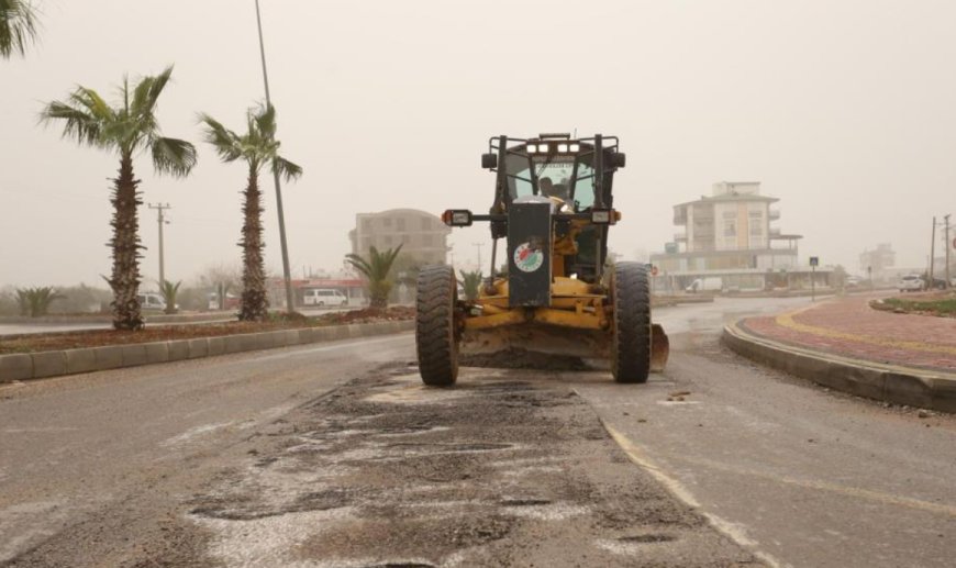Kepez’de Yağış Sonrası "Yol" Seferberliği: Ekipler 7/24 Sahada
