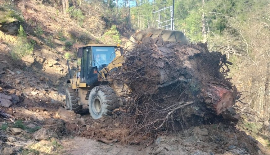 Antalya Büyükşehir’den Kesintisiz Yol Mesaisi: Heyelanlı Yollar Tek Tek Açıldı
