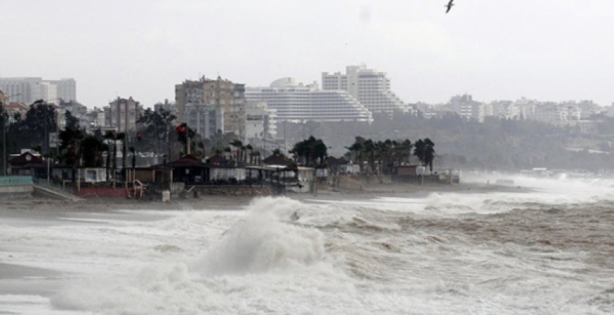 Antalya'da Fırtına Kapıda! Olası Olumsuzluklara Karşı Teyakkuz Çağrısı.
