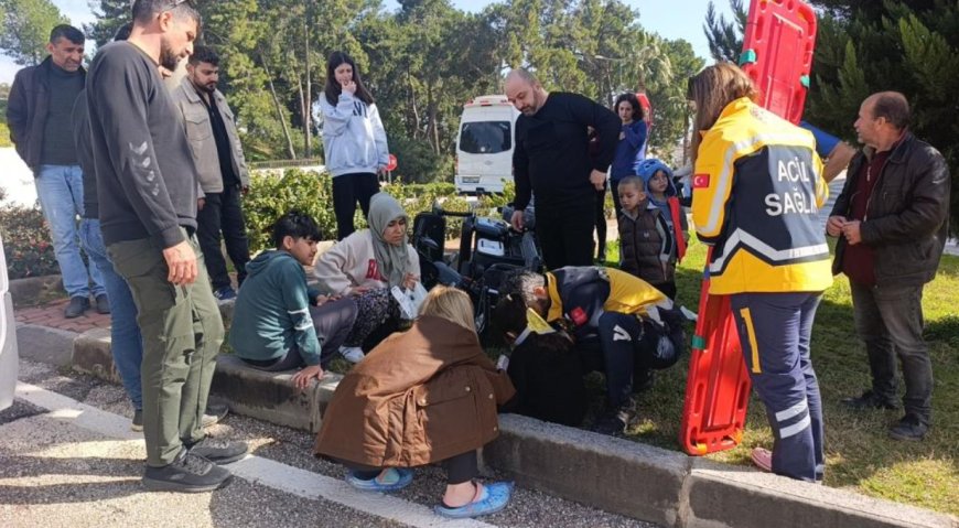 Antalya'da Refüj Bordürüne Çarpan Anne-Kız Yaralandı: Durumu Ağır Olan Anne Sevk Edildi.
