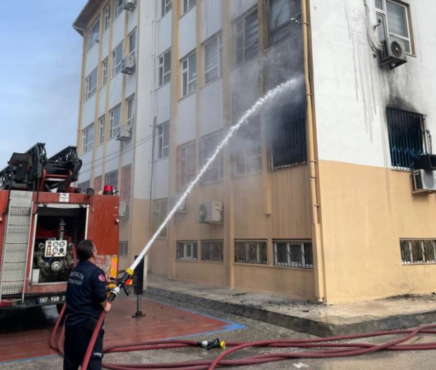 Antalya’da Okulda Korkutan Yangın: Öğrenciler Acilen Tahliye Edildi!