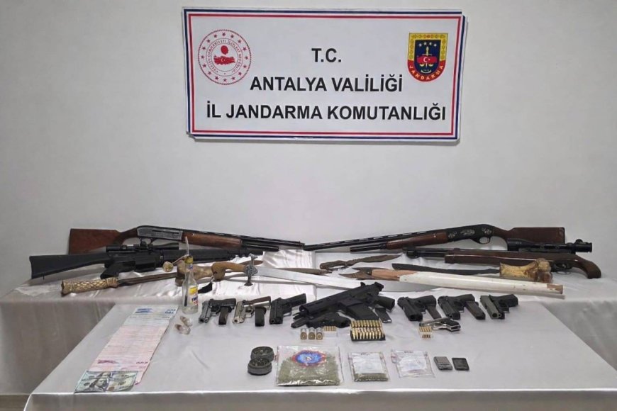 Konyaaltı'nda Jandarma Baskını: Uyuşturucuyla Birlikte Cephanelik Ele Geçirildi!
