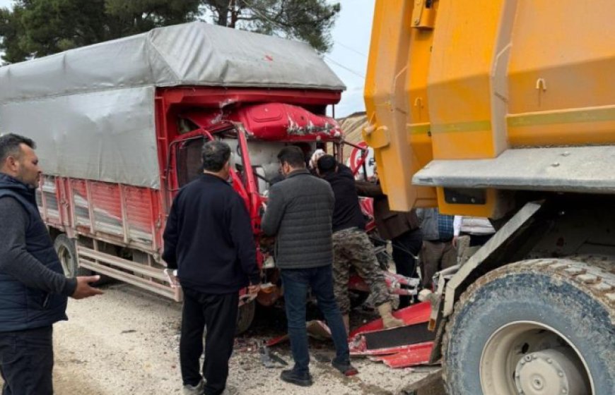 Manavgat’ta Cenaze Yolunda Feci Kaza: Ehliyetsiz Sürücü Kamyona Arkadan Çarptı