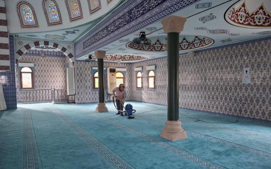 Kemer’de Ramazan Hazırlığı: Camiler İbadete Tertemiz Hazırlanıyor