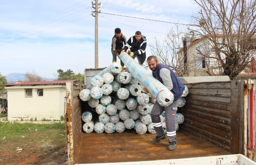 Büyükşehir’den Çiftçiye "Can Suyu": Hortumun Yaraları Sera Naylonuyla Sarılıyor