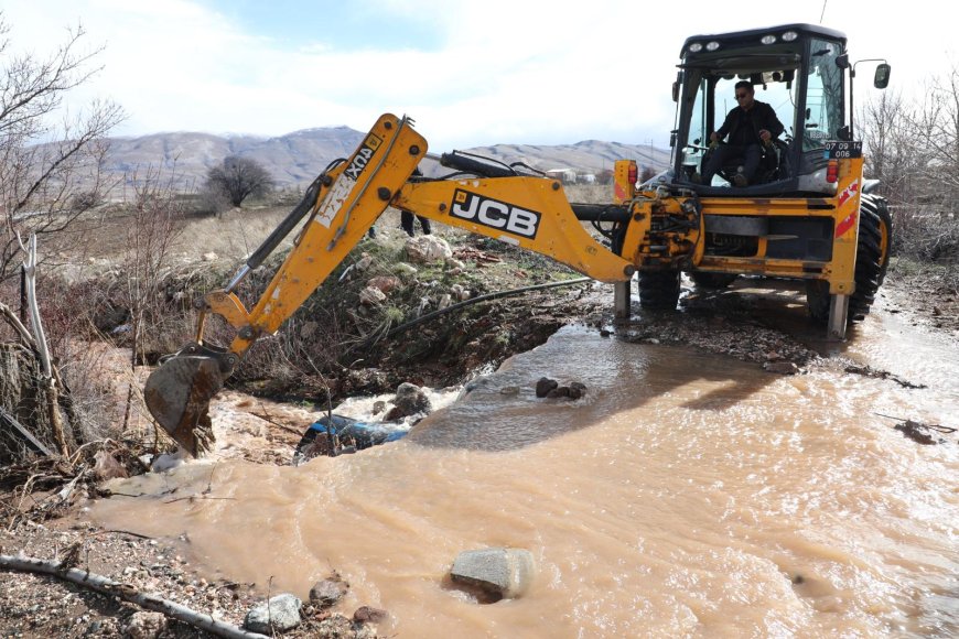 Korkuteli Belediyesi Teyakkuzda: Dere Yatakları Temizleniyor, Taşkın Önleniyor