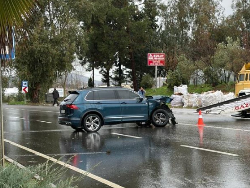 Gazipaşa’da Trafik Kazası: Yağış Nedeniyle Kayganlaşan Yol Kazaya Davetiye Çıkardı.