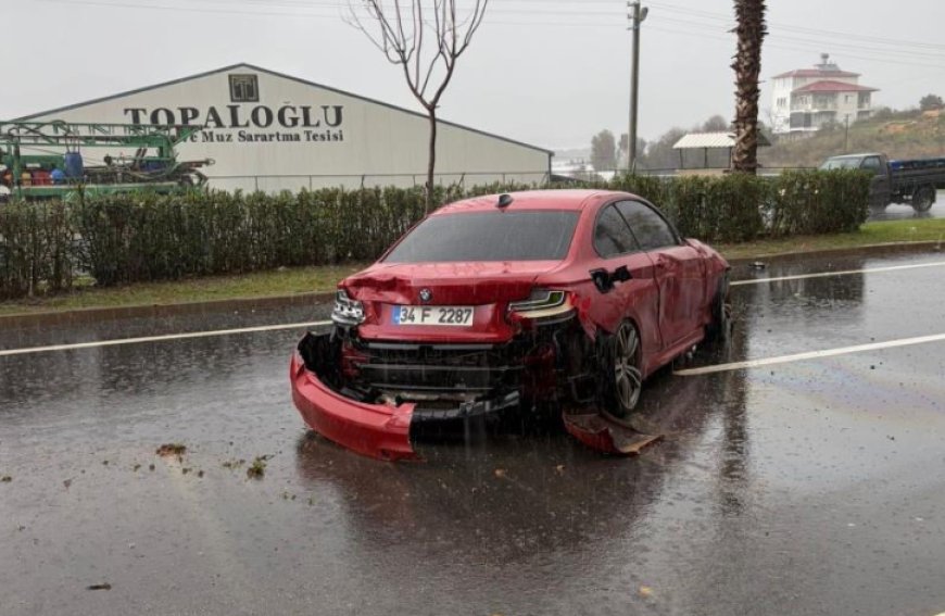 Gazipaşa’da Korkutan Kaza: Kontrolden Çıkan Otomobil Refüje Çarptı!