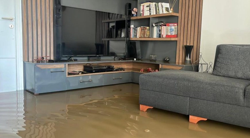 Alanya'da Dim Çayı Taştı: İşletmeler Sular Altında, Evleri Sel Bastı!