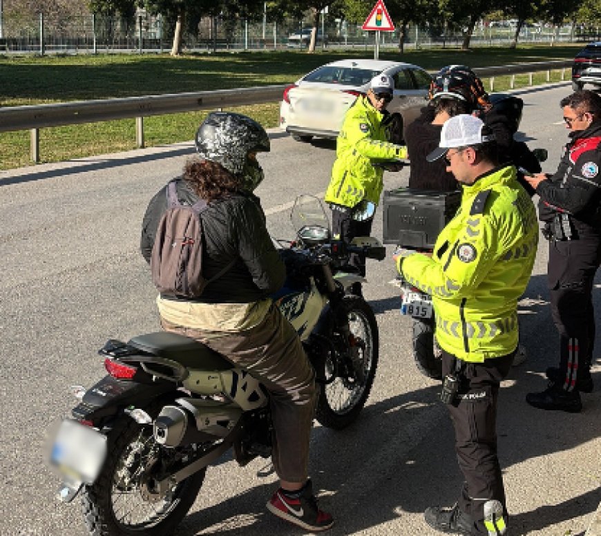 Antalya'da Motosikletli Sürücülere Sıkı Takip: 21 Bin Denetim Gerçekleşti