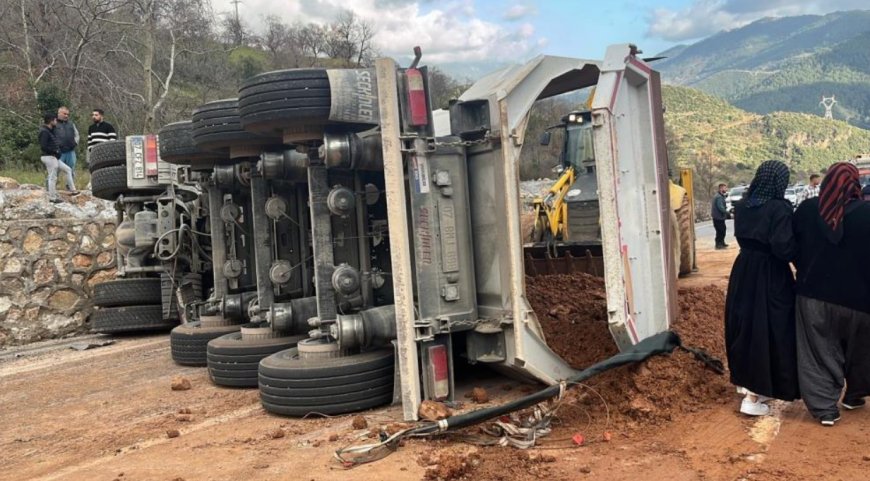 Antalya'da Freni Boşalan Tır Can Aldı! İşlemleri Tamamlanan Sürücü Tutuklandı