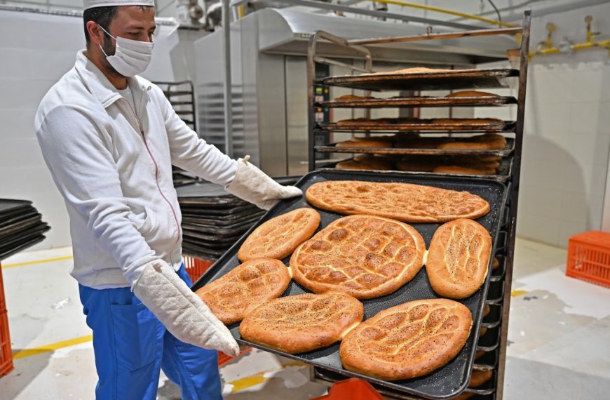 Büyükşehir Geleneği Sürdürüyor: Ramazan Pidesi Yine Halk Ekmek’ten