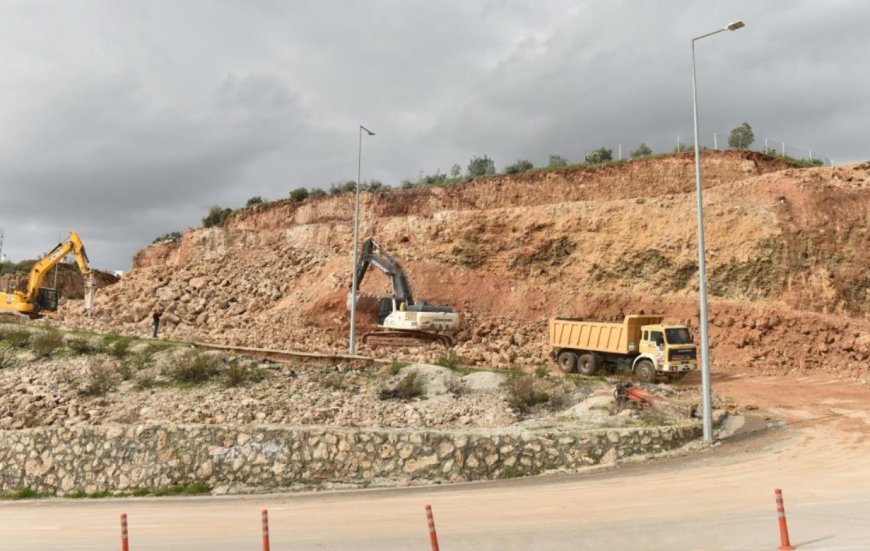 Kepez’de Ulaşım Güvenliği İçin Kritik Müdahale: Heyelan Riski Ortadan Kalkıyor