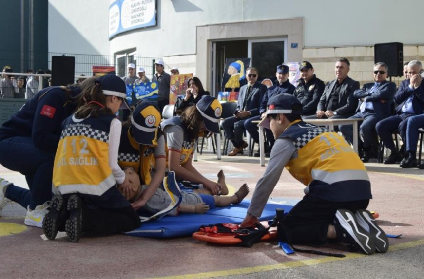 Minik Ellere Büyük Görev: Aksu’da Sağlık Elçisi Belgeleri Dağıtıldı