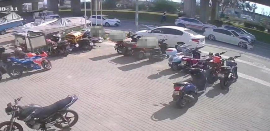 Manavgat'ta Yaya Geçidinde Kaza: Yayalara Yol Veren Araca Motosiklet Çarptı!