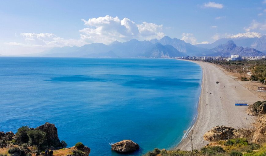 Antalya’da Bahar Müjdesi: Haftanın İlk Gününde Güneş Yüzünü Gösterdi