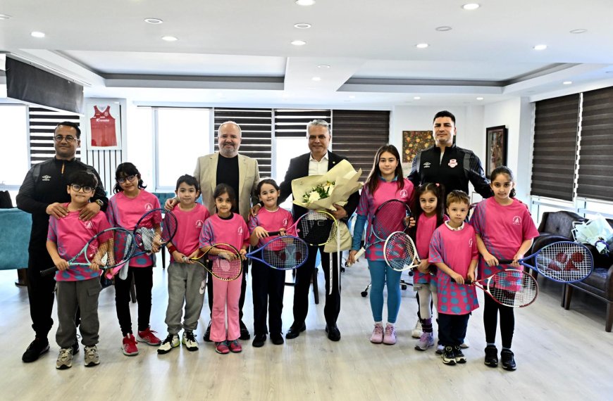 Performans Takımı Hazır: Muratpaşa’nın Lisanslı Minik Tenisçilerinden Başkan Uysal’a Ziyaret