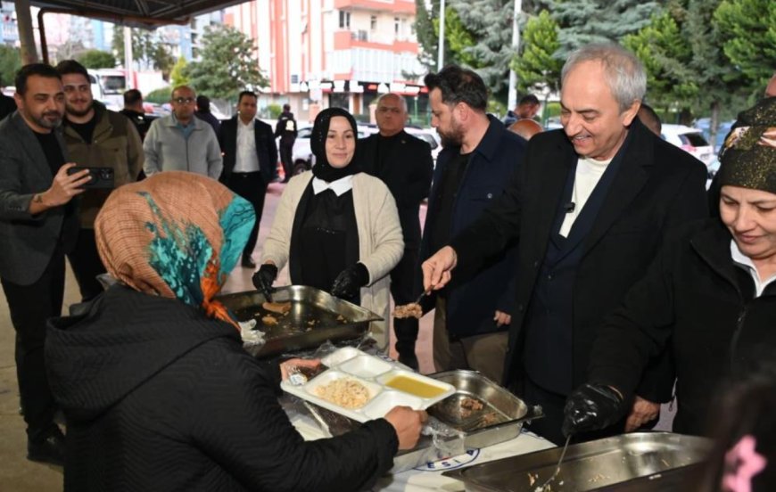 Mesut Kocagöz, Ramazan Bereketini Yenidoğan’da Mahalle sakinleriyle Paylaştı