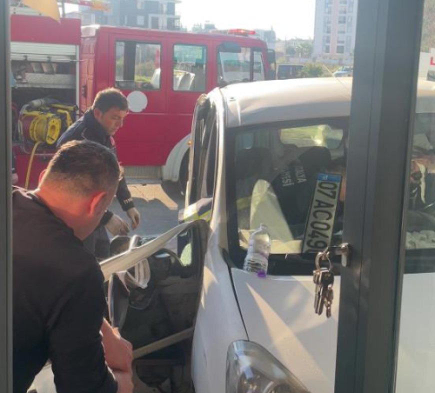 Antalya’da Korkunç Kaza: Market Kapısında Otururken Ölümden Döndü