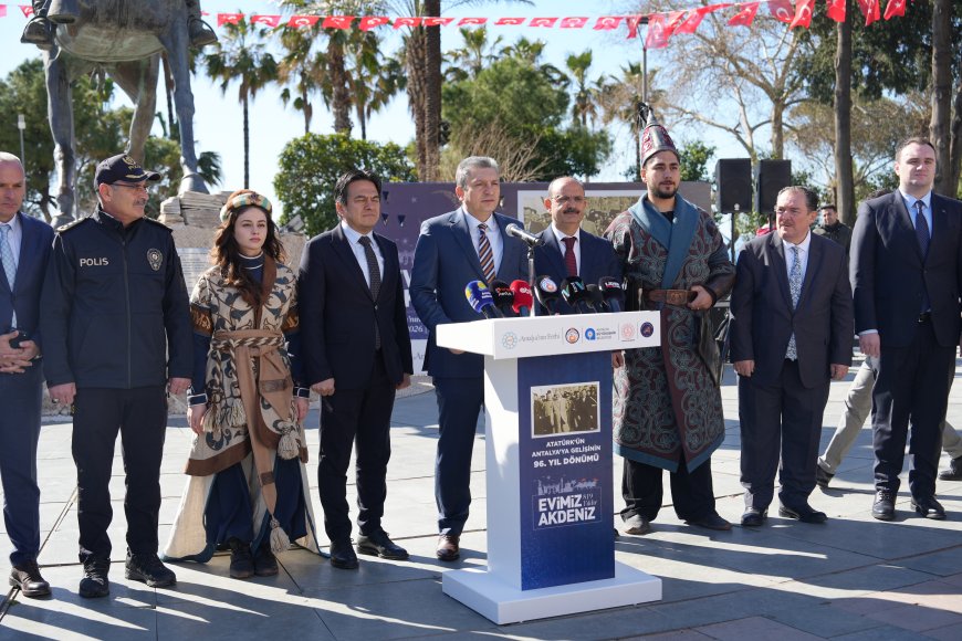 Antalya'da Gıyaseddin Keyhüsrev Heykeli Önünde Tarihi Buluşma: Fetih Programı Tanıtıldı