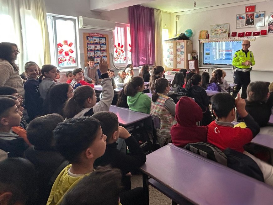 Antalya’da Trafik Eğitimi Seferberliği: 740 Öğrenciye Hayati Kurallar Anlatıldı