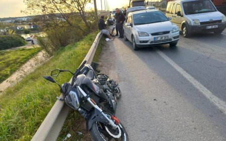 Antalya-Alanya Yolunda Korkutan Kaza: Motosikletler Çarpıştı, 3 Kişi Yaralandı