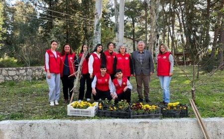 Aksu’da Gönüller Çiçek Açtı: Tarım Lisesi’nden Özel Öğrencilere Renkli Hediye