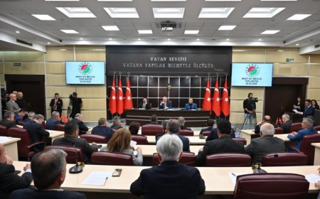 Kepez’de Yatırım Hamlesi: Yeni Okul ve Sağlık Merkezi İçin İmzalar Atıldı