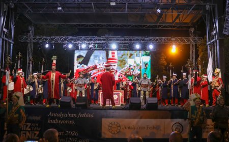 Antalya’da Fetih Coşkusu: Mehteran Birliği Ramazan Şenliklerine Damga Vurdu