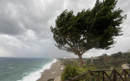 Antalya Körfezi için fırtına uyarısı yapıldı.
