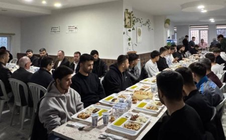 Gazipaşa’da Gönül Sofrası: Protokol ve Üniversiteliler İftarda Buluştu