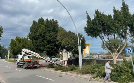Büyükşehir’den Kemer’e Bahar Dokunuşu: Peyzaj ve Temizlik Seferberliği