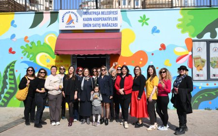 Köyden Atölyeye: Antalya Köy Pazarı’nın Balları Muma Dönüştü