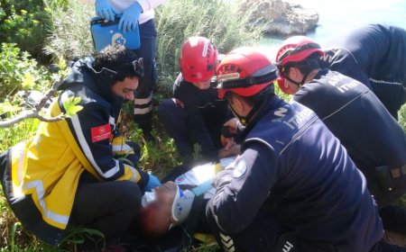 Antalya Falezlerinde Korku Dolu Anlar: 41 Yaşındaki Vatandaş Kayalıklara Düştü