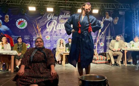 Kepez Kent Tiyatrosu, "Düğün Hatırası" adlı köy seyirlik oyunu ile Ramazan etkinliklerine renk kattı.