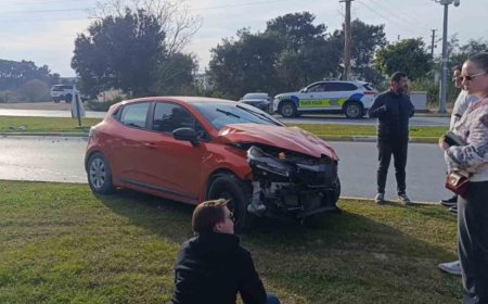 Antalya’nın Manavgat ilçesinde iki otomobilin çarpıştığı trafik kazasında 2 kişi yaralandı.