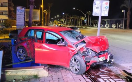 Alanya’da Korkutan Kaza: İki Otomobil Çarpıştı, 3 Yaralı