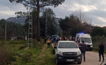 Antalya’da Feci Kaza: Hareket Halindeki Araçtan Düşen Yolcu Öldü
