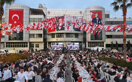 Kepez’de 5 Bin Kişilik Vefa Sofrası: Birlik ve Beraberlik Kadir Gecesi’nde Taçlandı