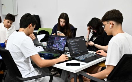 Muratpaşa’dan Gençlere Dijital Çağ Daveti: Yapay Zekanın Mimarları Yetişiyor.